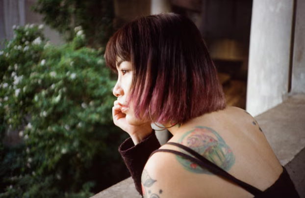 Emily reflexiona sobre su desarrollo personal en su santuario urbano